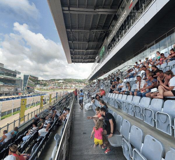 Банкомат банка ВТБ по адресу ул. Триумфальная,  д. 26